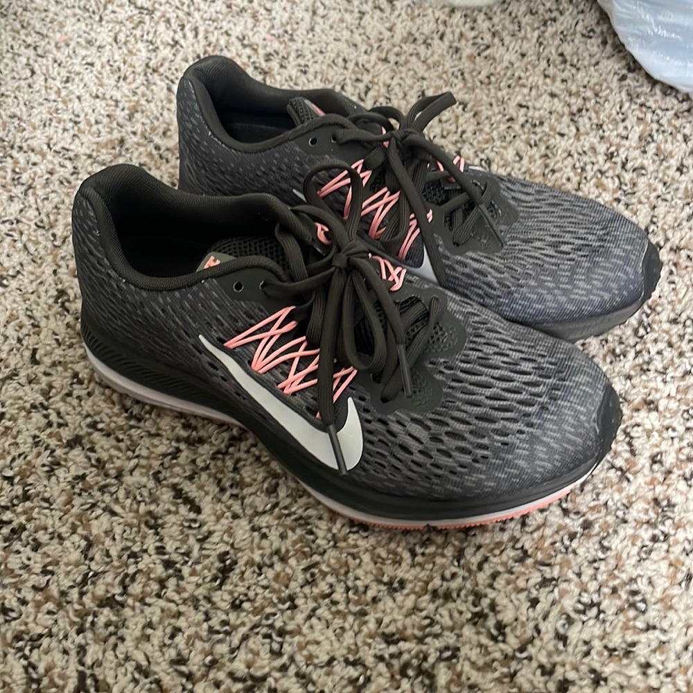 Women’s nike running shoes size 6